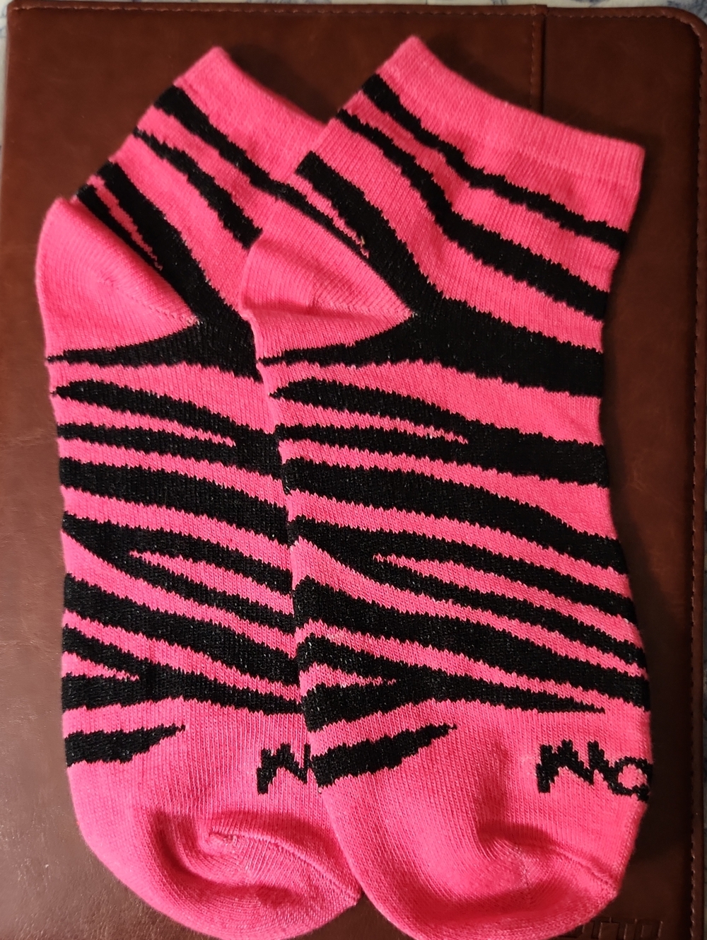 NWOT pink/black zebra print ankle socks, Mossimo